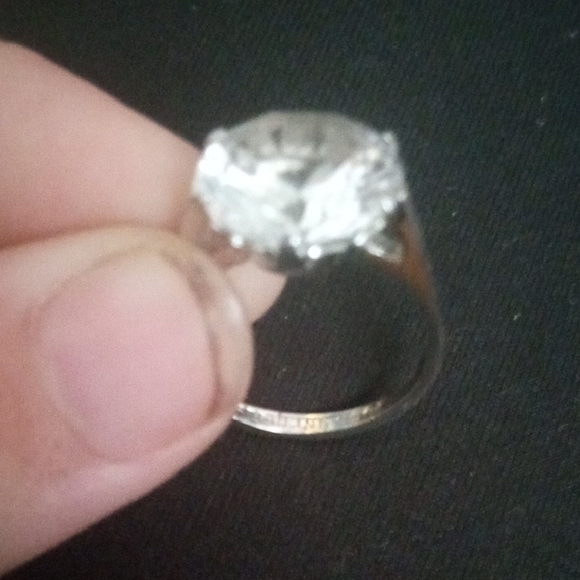 Elegant Silver Ring - Picture 1 of 2